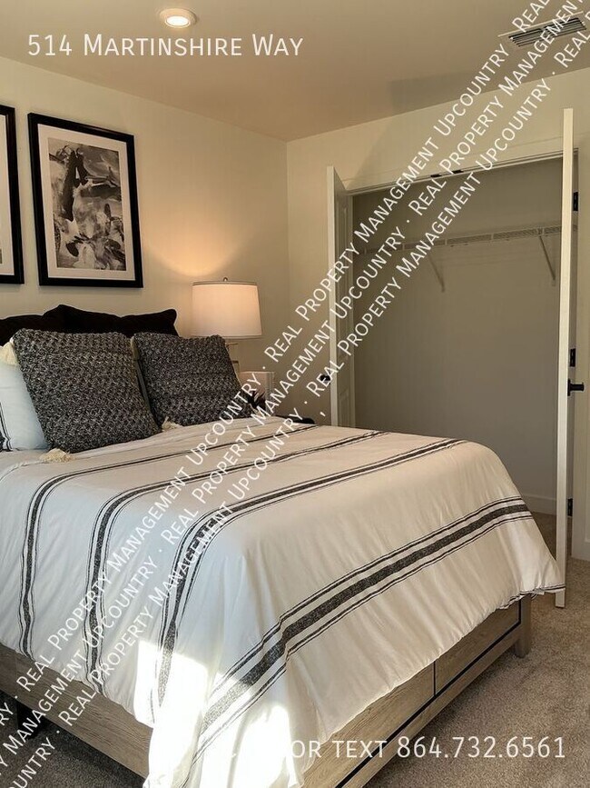 Building Photo - 514 Martinshire Way