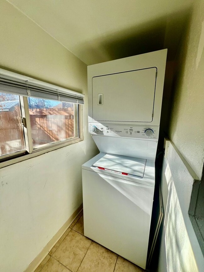 Building Photo - Available in December! Charming 2 bedroom 1 bath ranch style duplex