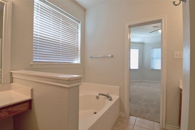 Building Photo - 125 Justin Leonard Dr
