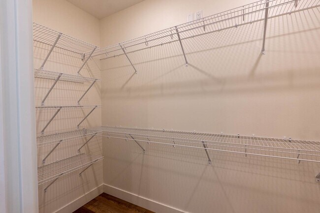 Building Photo - New Construction 4bd/3ba Townhouse