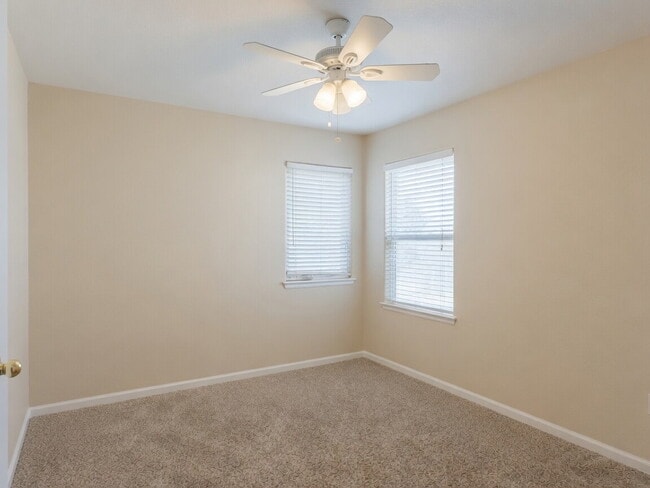Building Photo - Lakeside 3 Bed/2.5 Bath Townhome in Gateway Community! Quiet, Scenic Living in The Heart Of Denver!