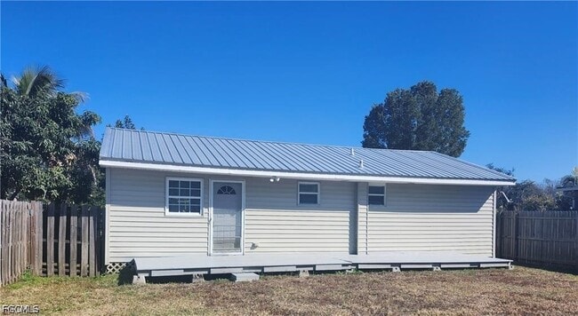 Building Photo - 2248 Marina Park Dr