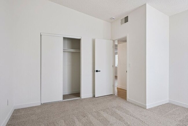 Building Photo - 1480 E 29th Ave