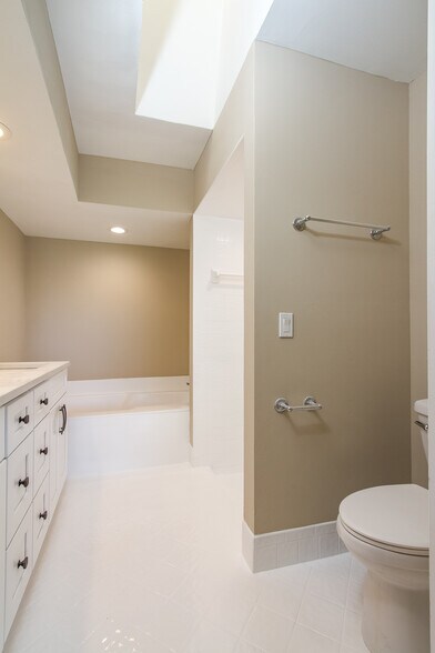 Primary Bath - 8555 Eagle Run Dr