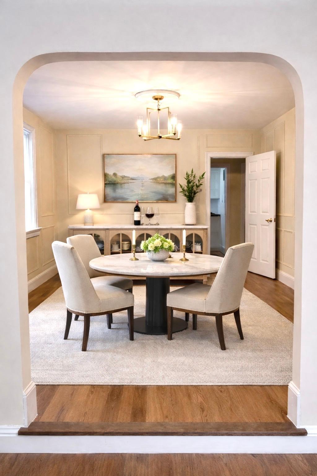 Building Photo - 408 S Hanley Rd