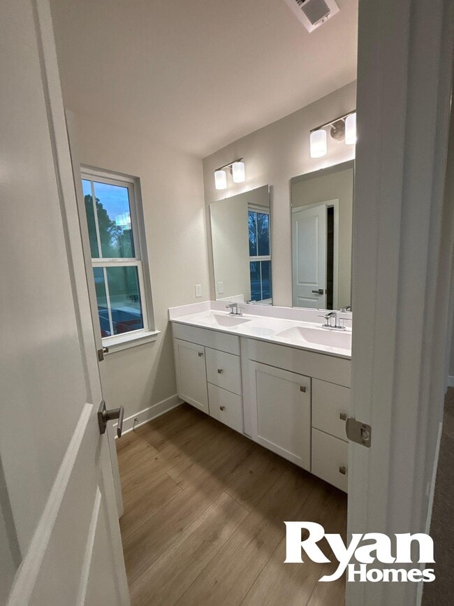 Building Photo - 206 Lograto Ln