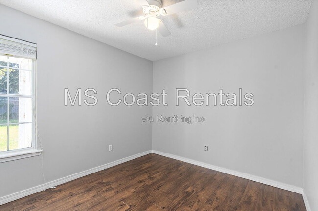 Building Photo - 12206 Breezeway Cir