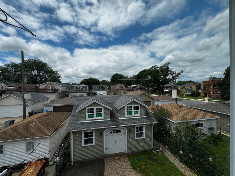 Building Photo - 5750 N Meade Ave