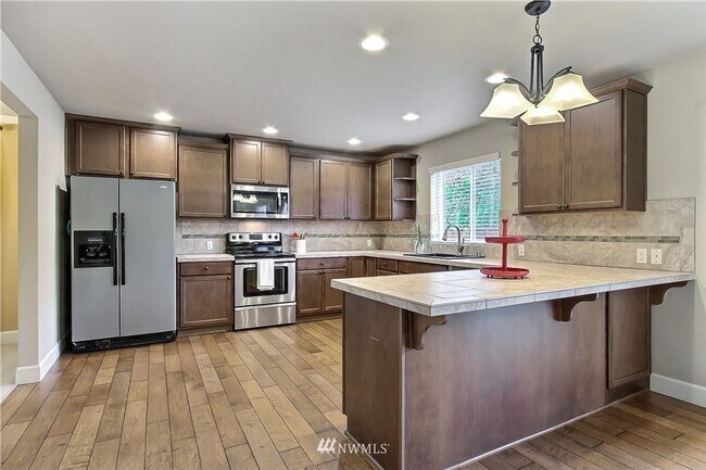 Building Photo - Gorgeous Home in Lacey’s Coveted Courtney ...