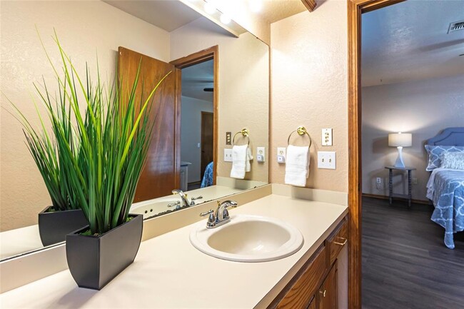 Building Photo - 512 Cypress Dr