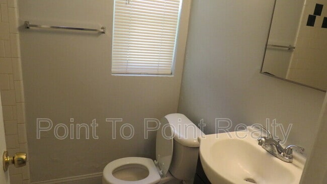 Building Photo - 5347 Baycrest Rd