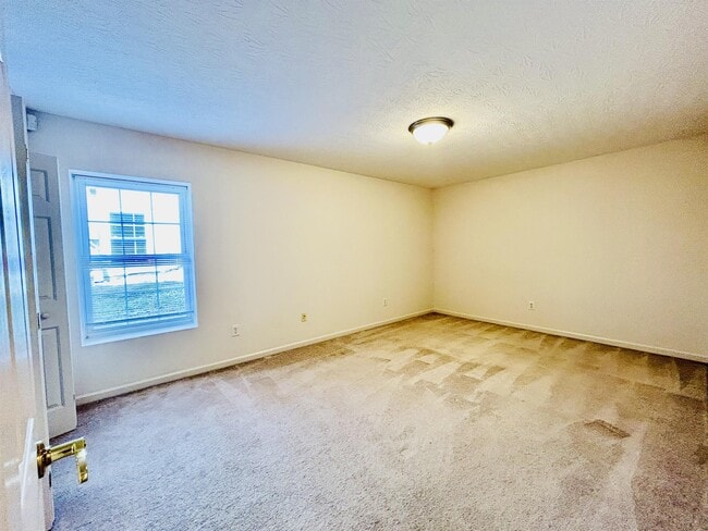 Building Photo - 17 Rosewood Ct