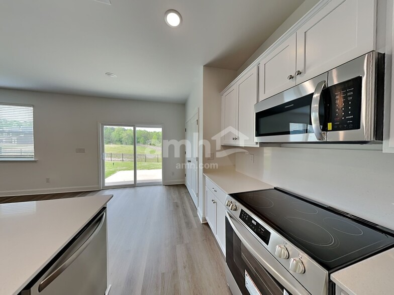 Building Photo - 1007 Guildcrest Ct