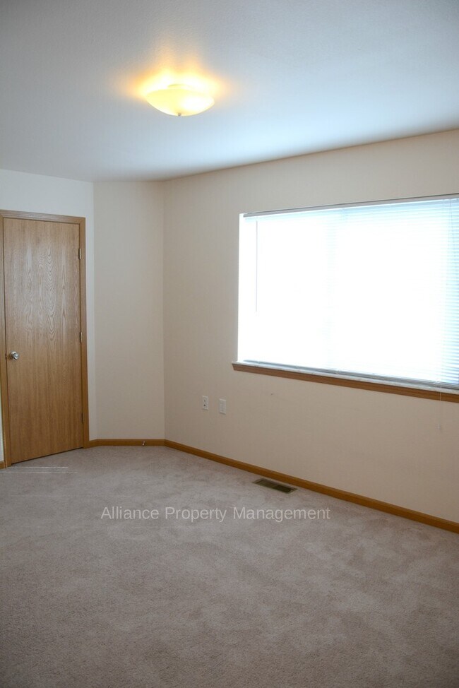 Building Photo - Vattier St. 928-30