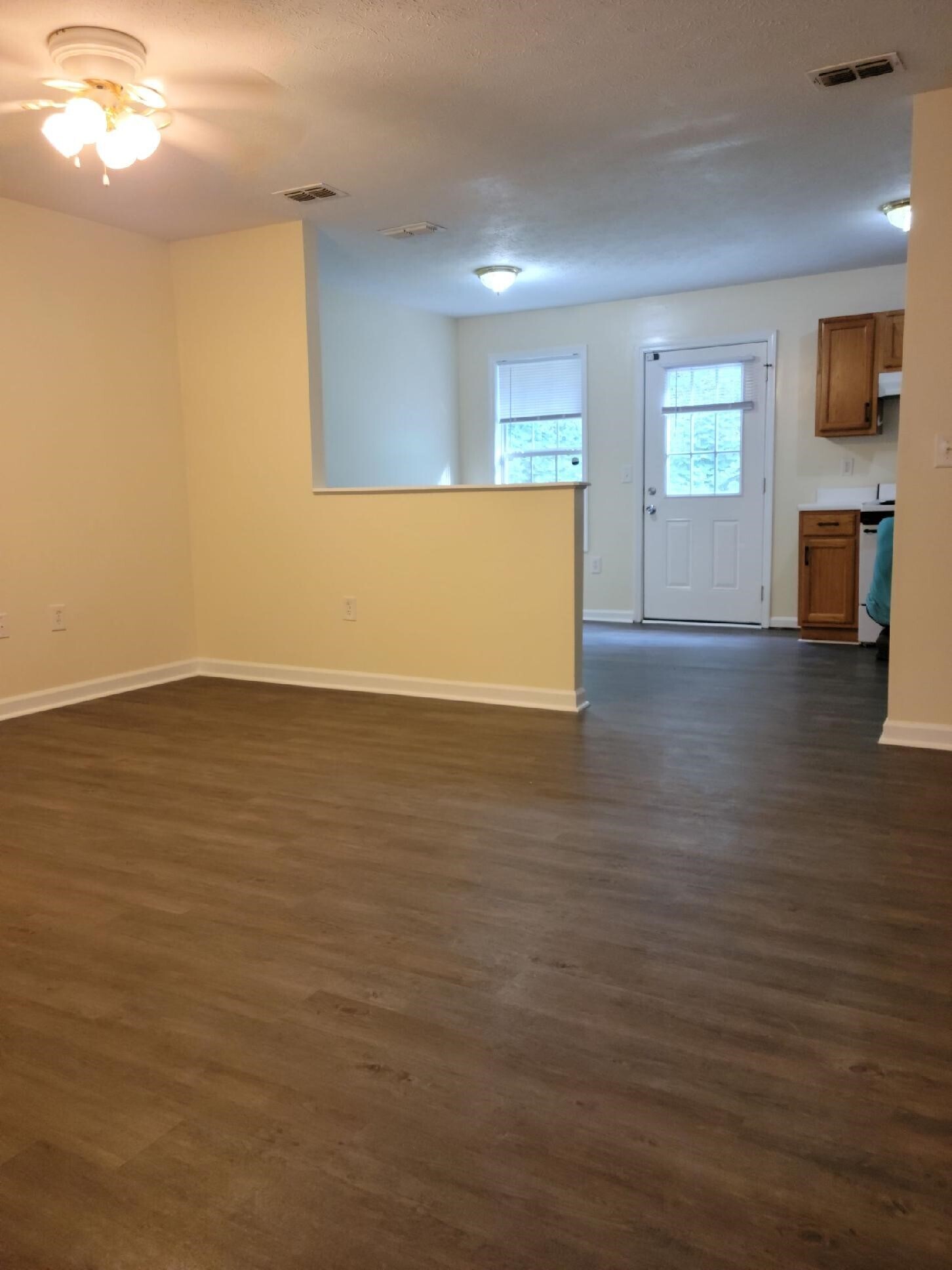 Building Photo - 209 E Wilson St