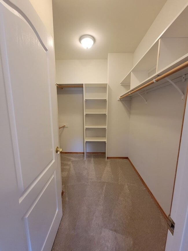 Building Photo - 100 Sapphire Pl