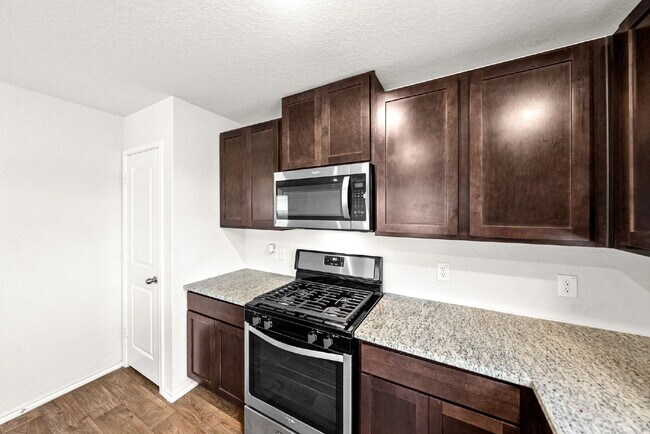 Building Photo - New Rental Alert! 2 Weeks Free Rent with 15 Month Lease