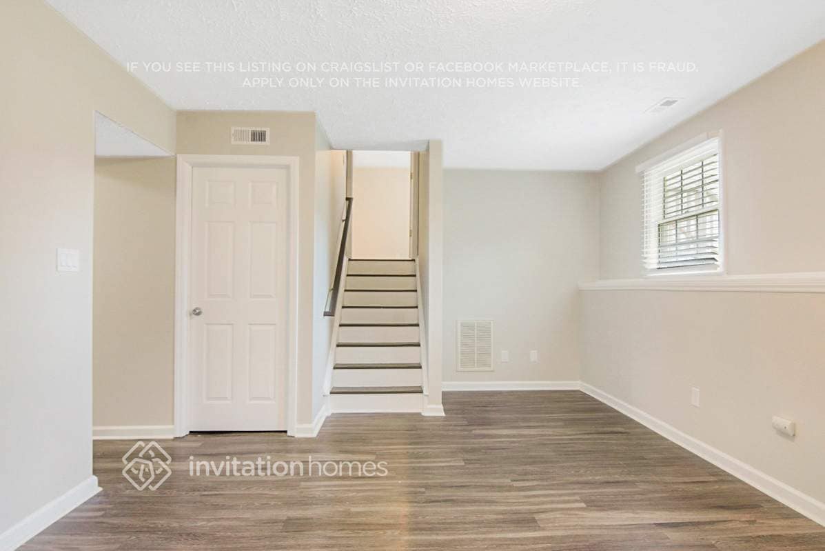 Building Photo - 3711 Phillips Way W