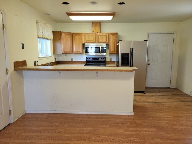 Building Photo - 1872 Alder Ave