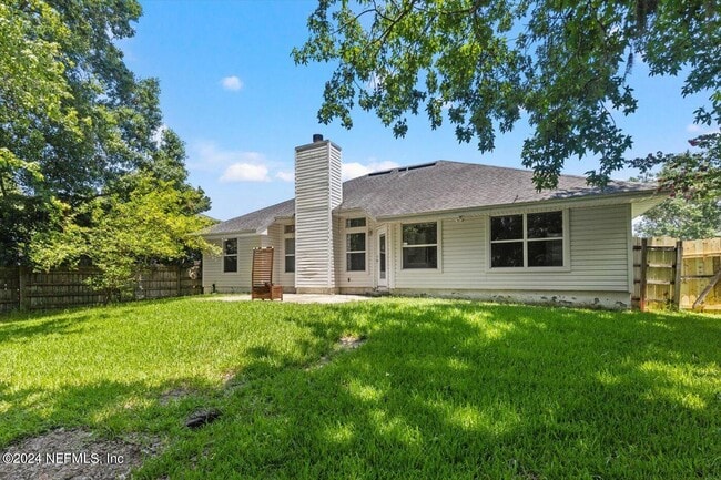 Building Photo - 1722 Branch Vine Dr W