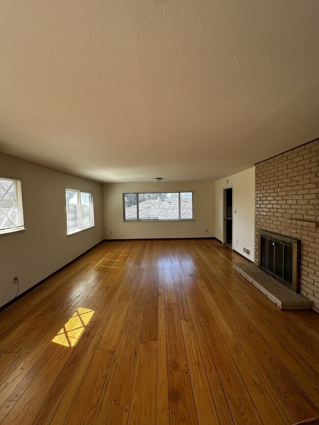 Building Photo - 154 Maiden Ln