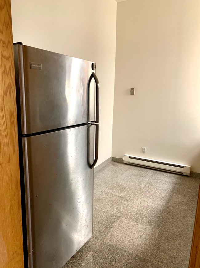 Kitchen - 46 N Village Ave