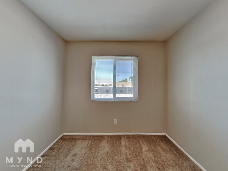 Building Photo - 531 N Lesueur