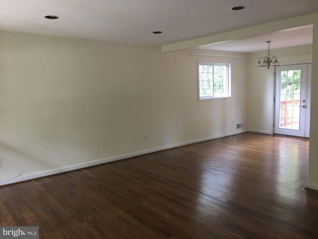 Building Photo - 7821 Cayuga Ave