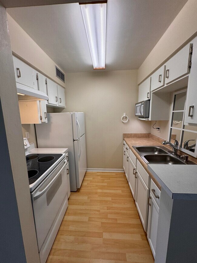 Building Photo - 600 Domenico Cir