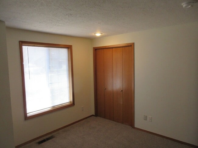 Building Photo - Three Bedroom Home in Keizer on Cul-de-sac
