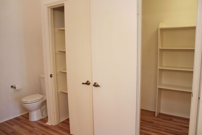Building Photo - 3-BEDROOM IN CASTLE HILLS FOREST