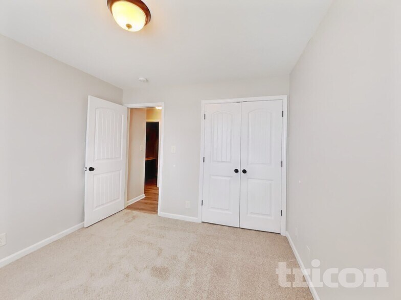 Building Photo - 1037 Dwight Eisenhower Way