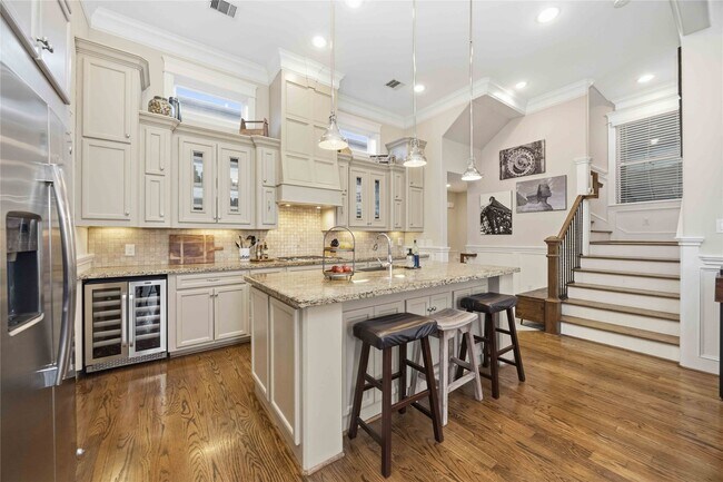 Building Photo - 621 Rutland St