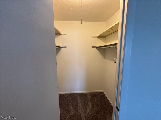 Building Photo - 2112 Acacia Park Dr