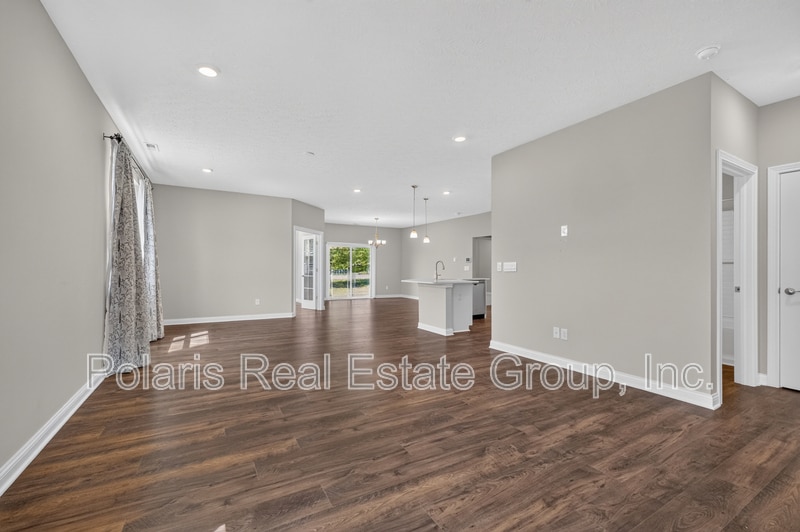 Building Photo - 9073 Lieven St