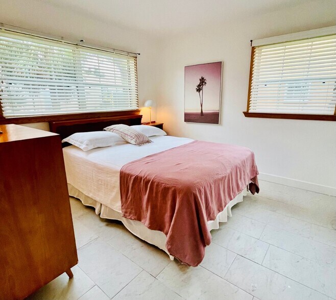 Guest Bedroom Queen Bed - 4158 Tamiami Trl
