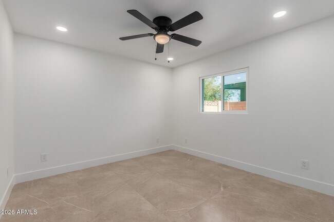 Building Photo - 1103 E Palmcroft Dr