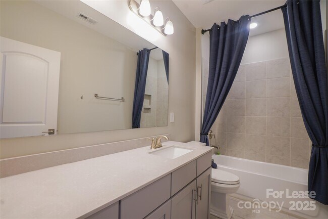 Building Photo - 16126 Flame Azalea Ct