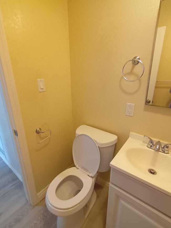 Building Photo - Welcome to SkyView Villa & Somerset Apartm...