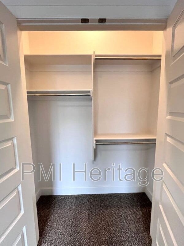 Building Photo - 418 NW Retreat Ln
