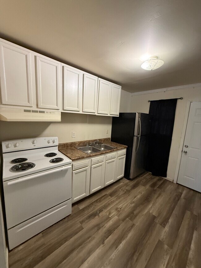 Building Photo - 2112 14th Ave N