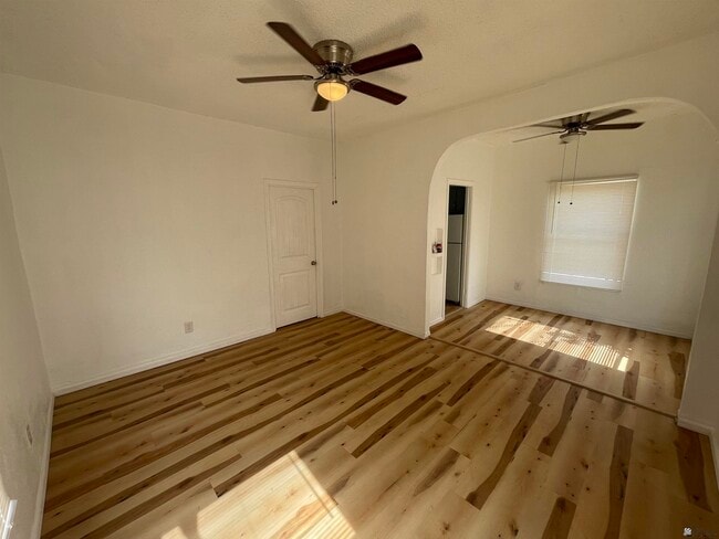 Building Photo - 244 S 15th Ave