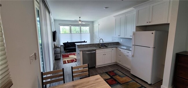 Building Photo - 109 Marina Parc Dr