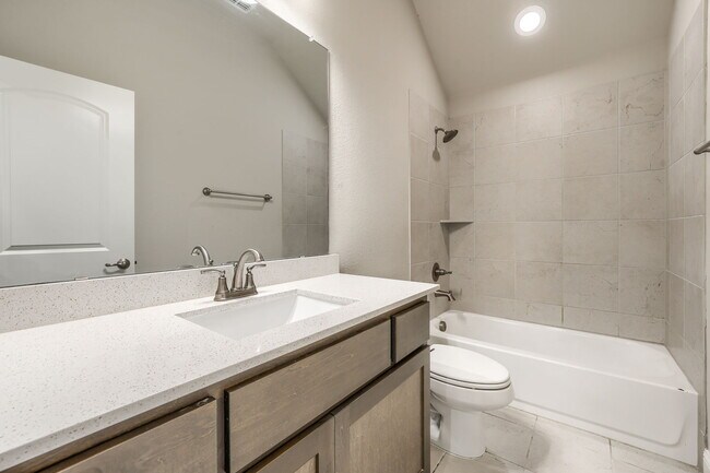 Building Photo - 580 Bradley Dr