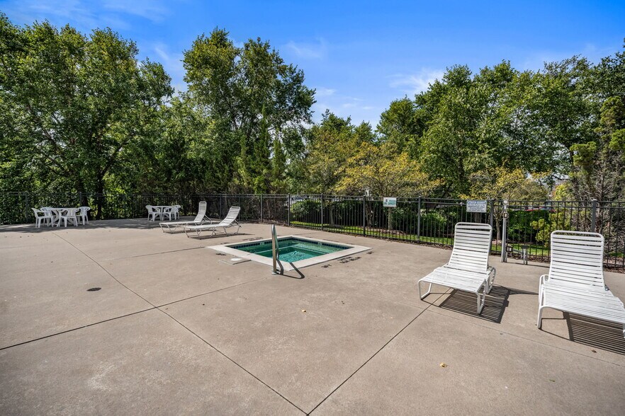 Building Photo - 17200 Addington Dr