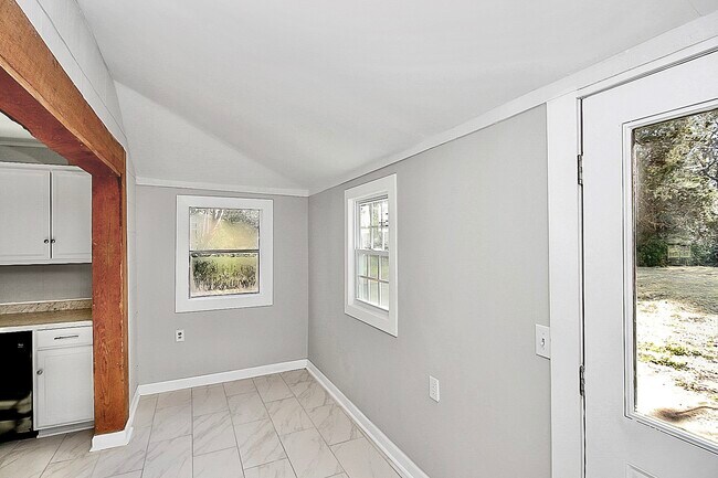 Building Photo - 209 Fairdale St