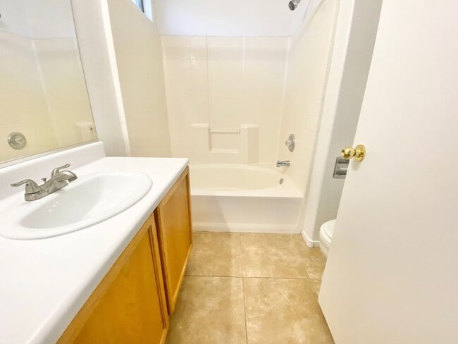 Building Photo - STUNNING 3 BEDROOM 2.5 BATH HOME LOCATED I...