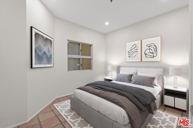 Building Photo - 235 Main St