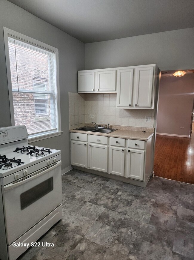 Building Photo - 7823 S Evans Ave