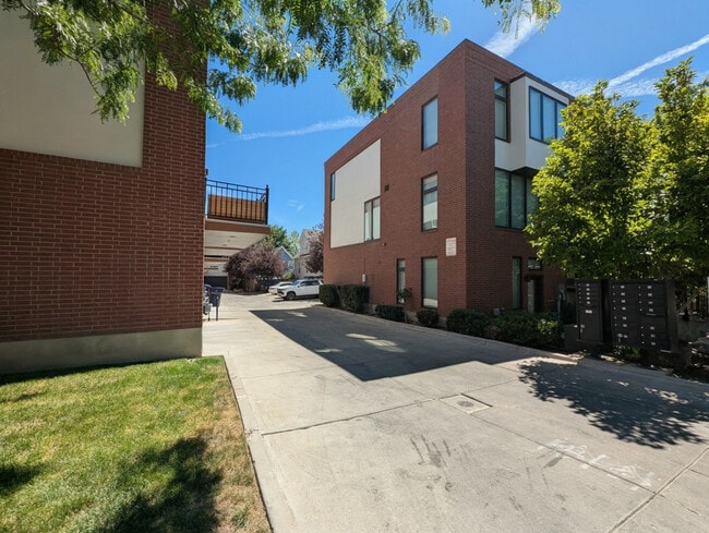 Building Photo - 676 Markea Ave